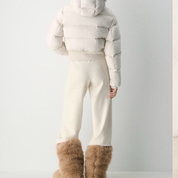 Aritzia Super Puff Chalet with faux fur - Picture 5 of 6